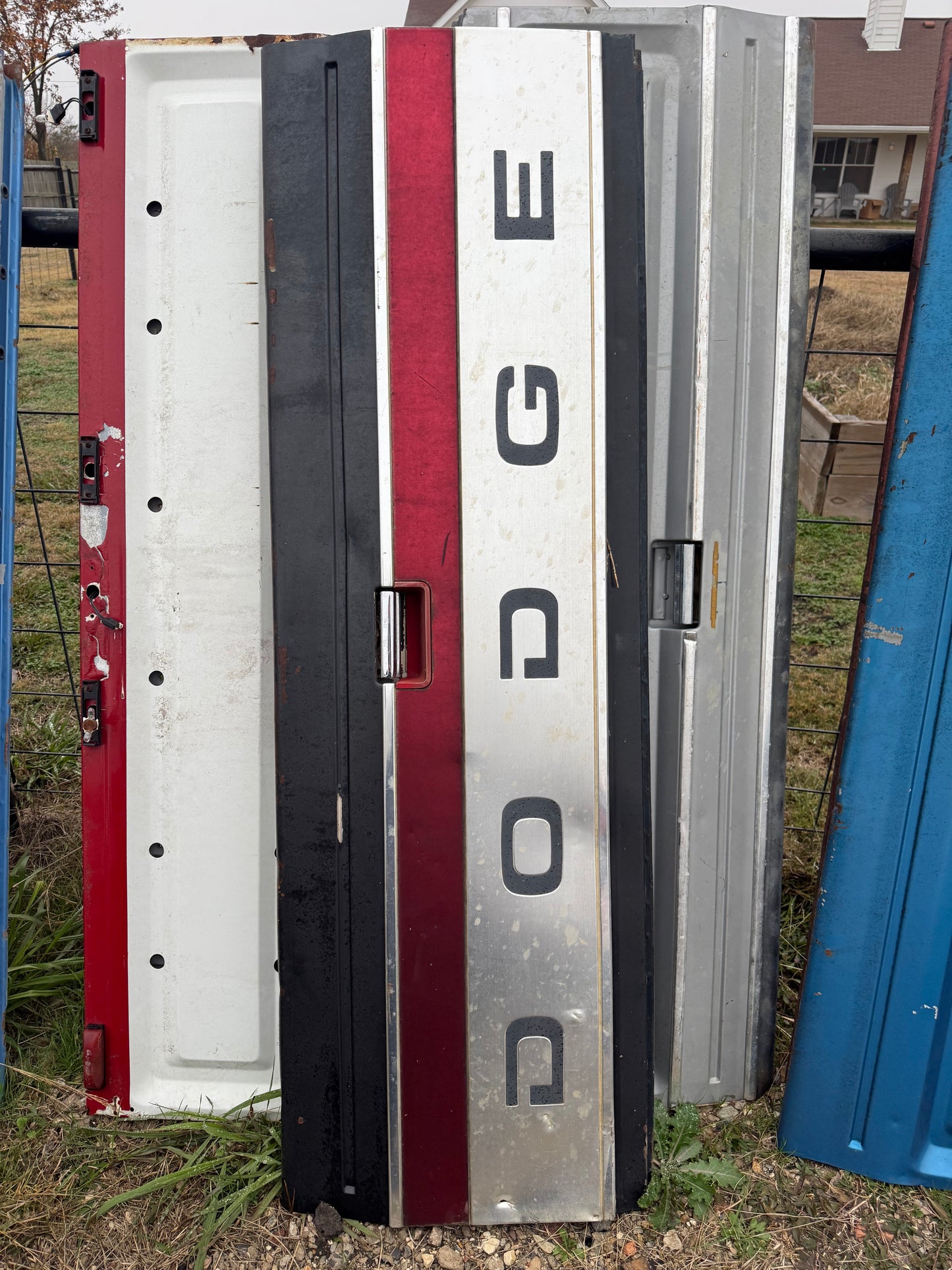 Tailgate Black LE (Local pickup)