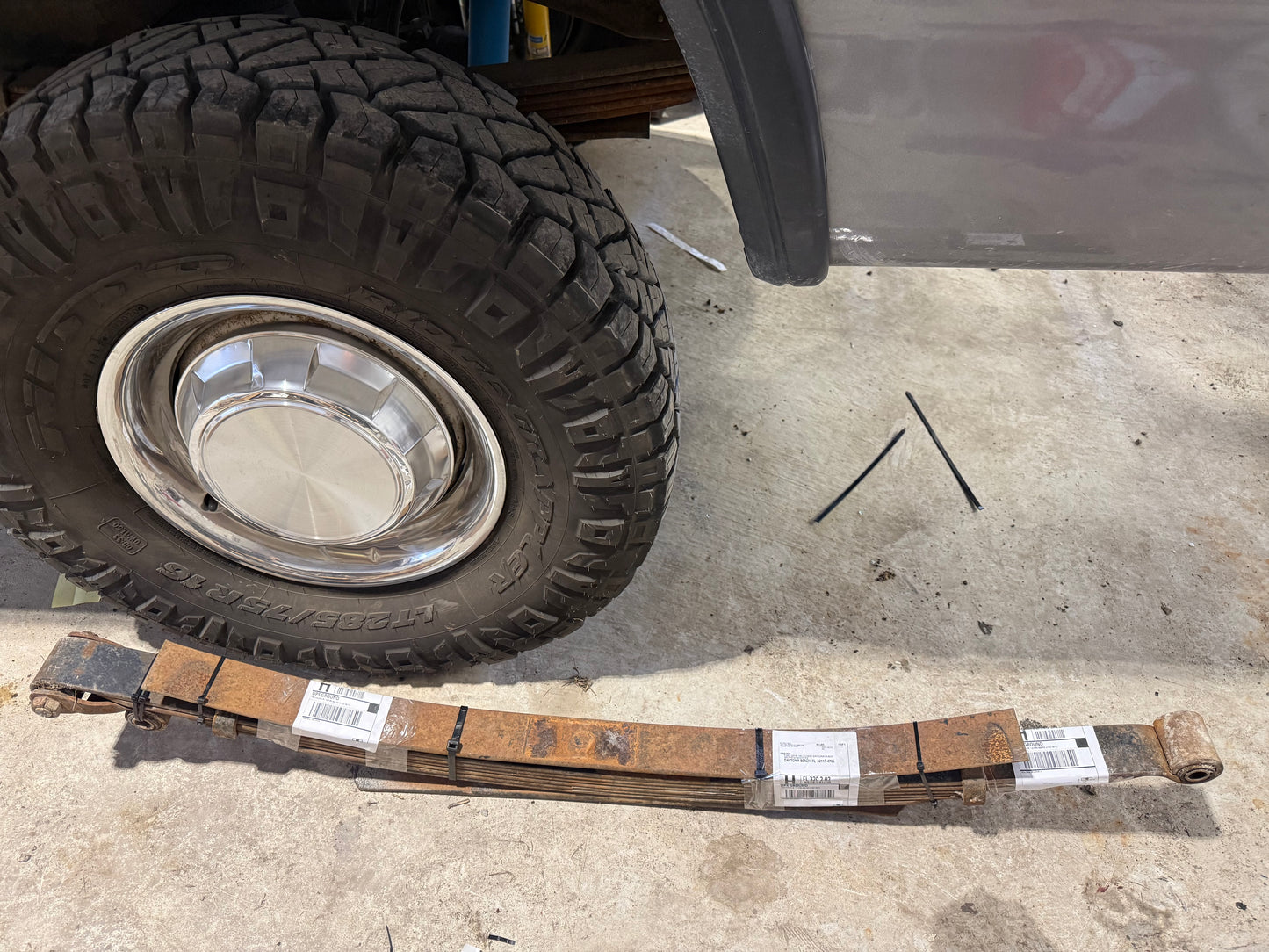 Rear leaf spring plus 1 leaf shipped