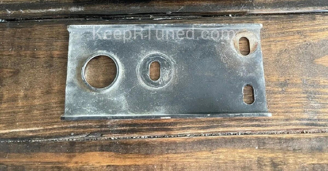 Radiator Mounting Bracket Clip 91-93 (1)
