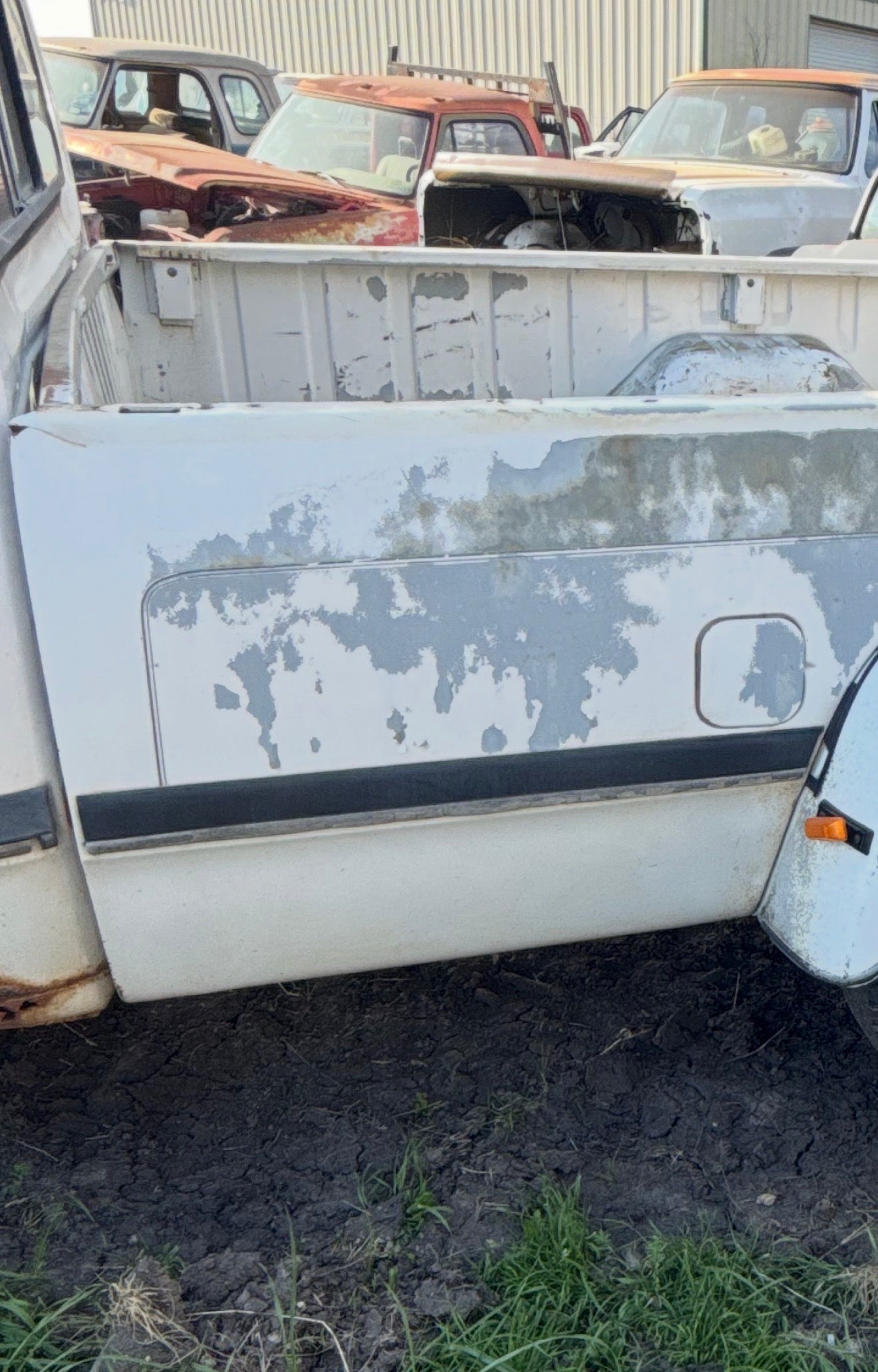Le Bed Trim Drivers Side Under Fuel Door From Dually Bed