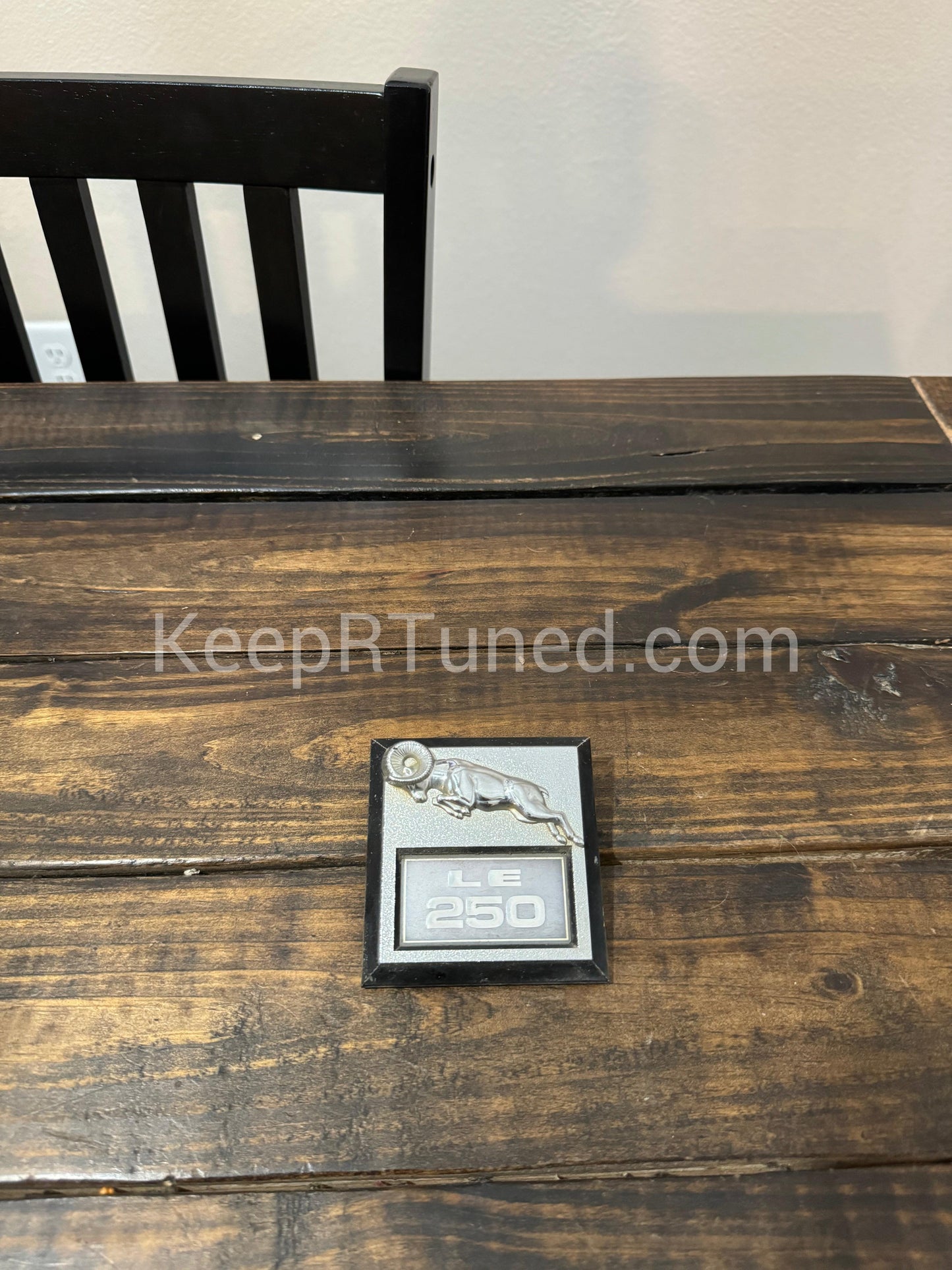 Emblem LE 250