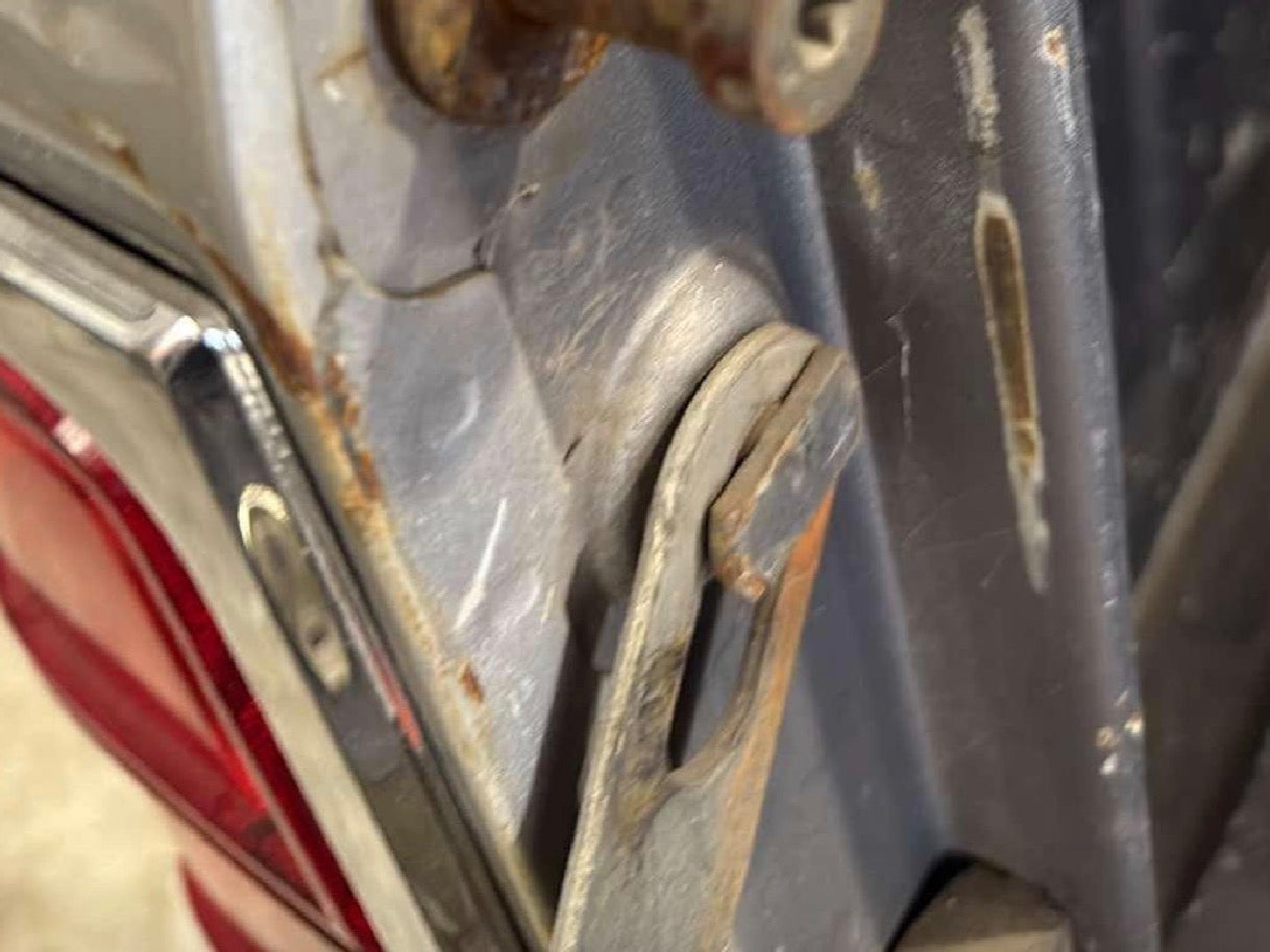Tailgate Strap Linkage Mount (Stock Picture)
