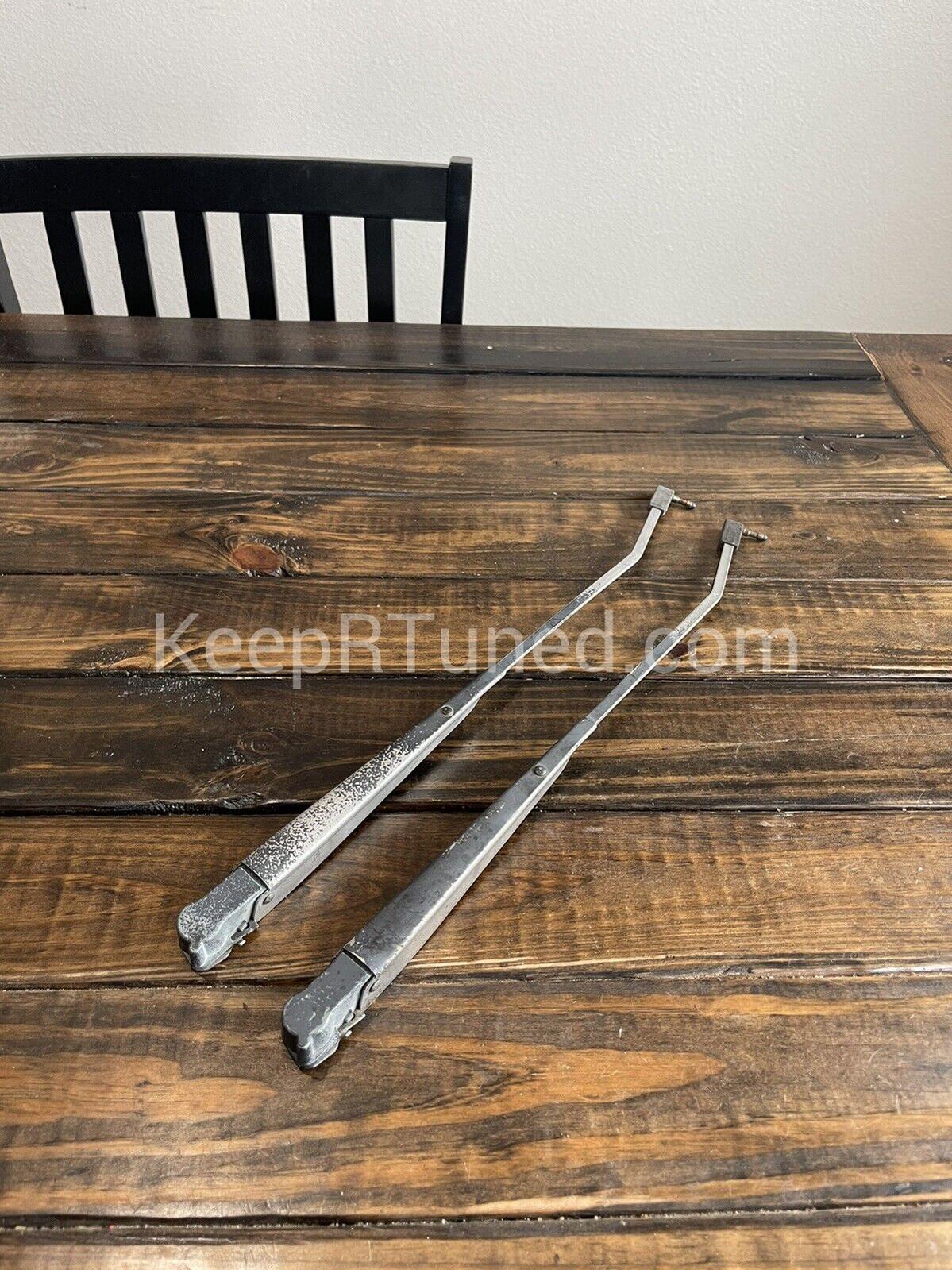 Windshield Wiper Arm Set