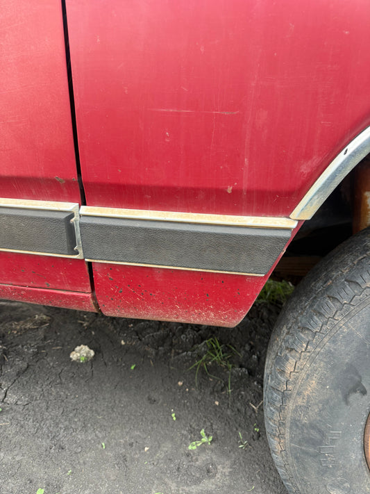 Front Fender Passenger Side LE Body Molding Trim 89-90 Dodge Ram First Gen Cummins