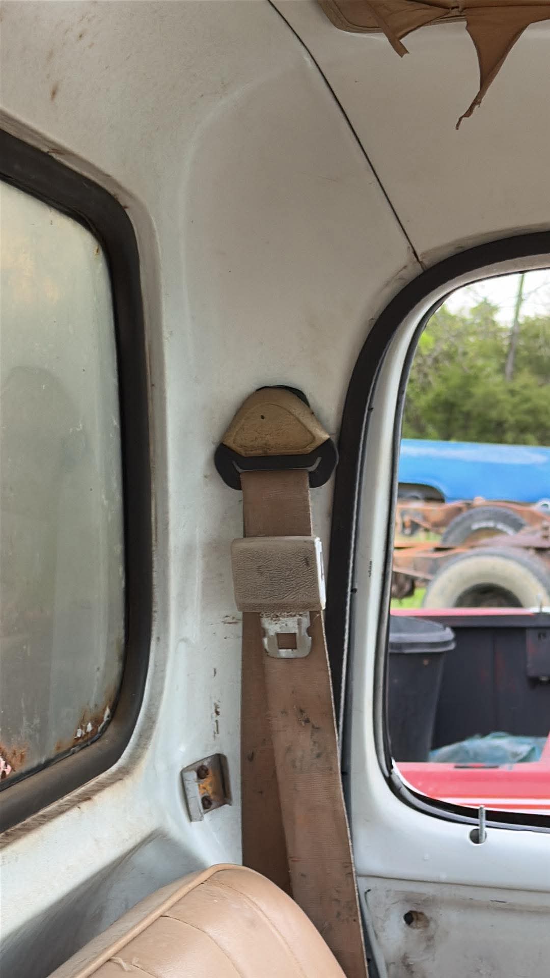 Seatbelt covers (4)