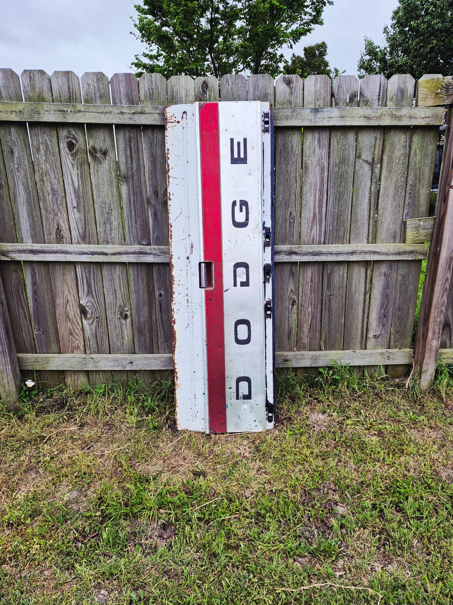 Tailgate First Gen Cummins White -11 (Local Pick UP Only)