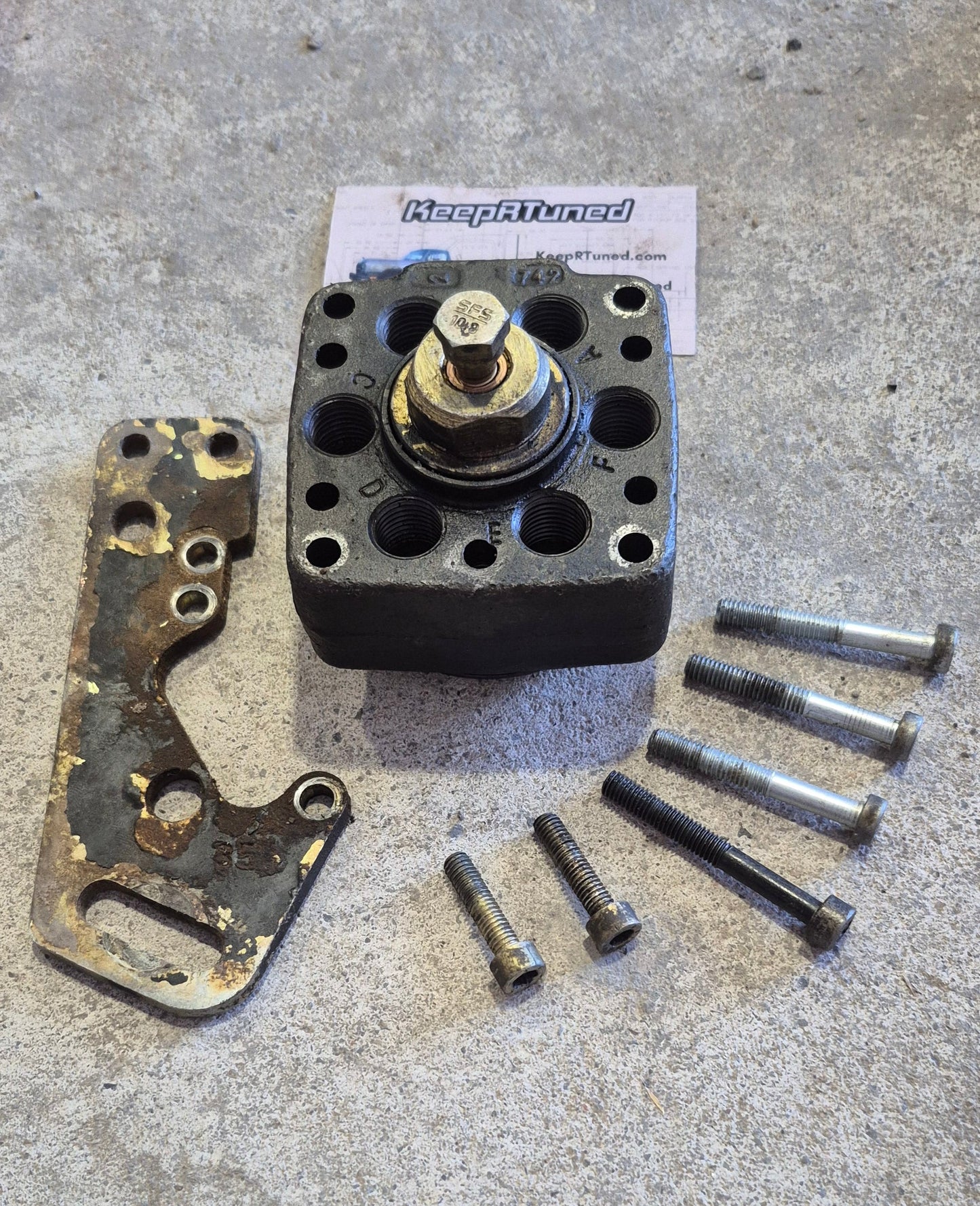 Fuel Injection Pump Head, TPS Bracket, & Plug W/ Copper Pieces Cummins VE