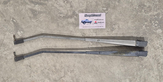 Windshield Wiper Arm Set (Read)