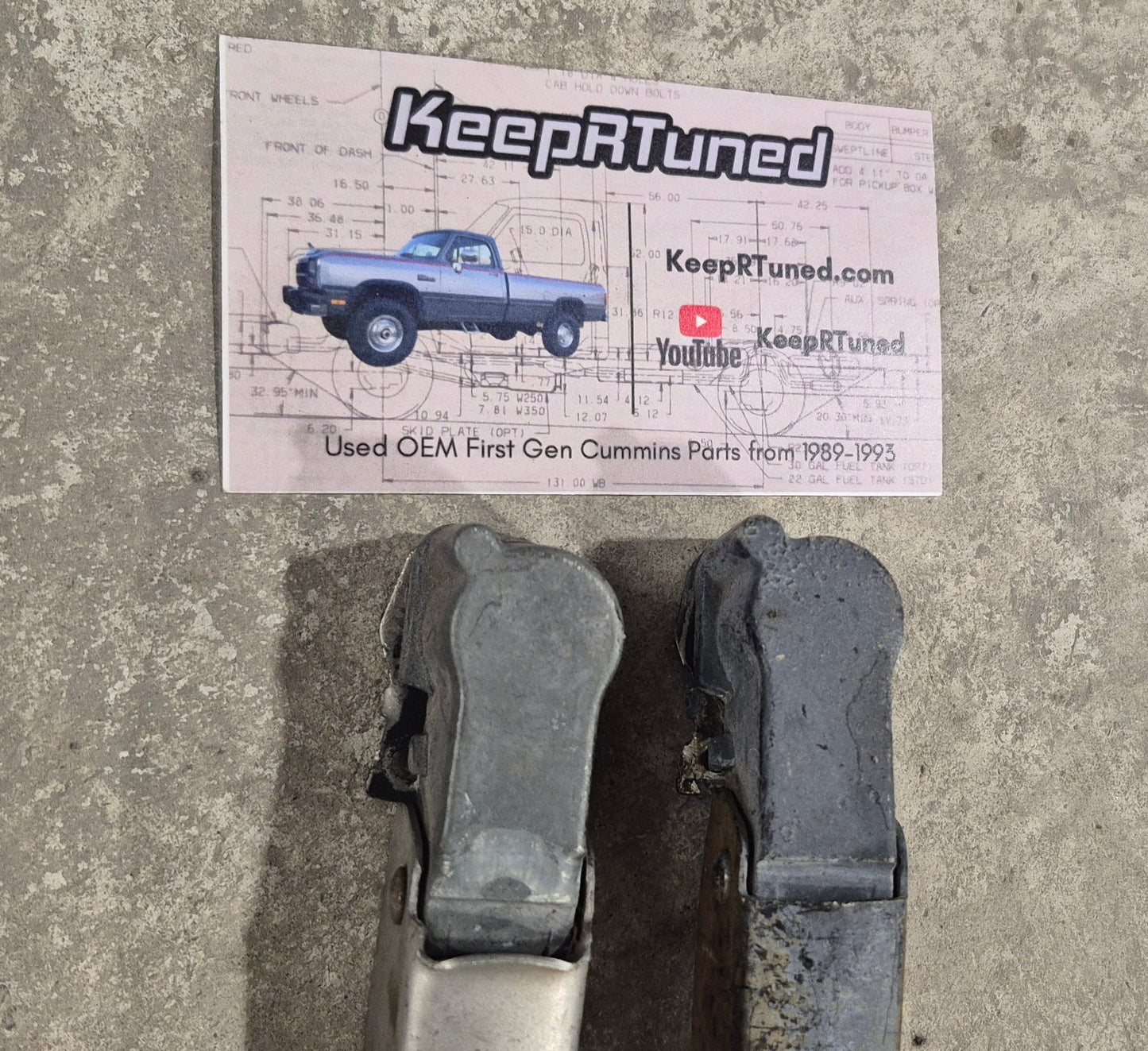 Windshield Wiper Arm Set (Read)