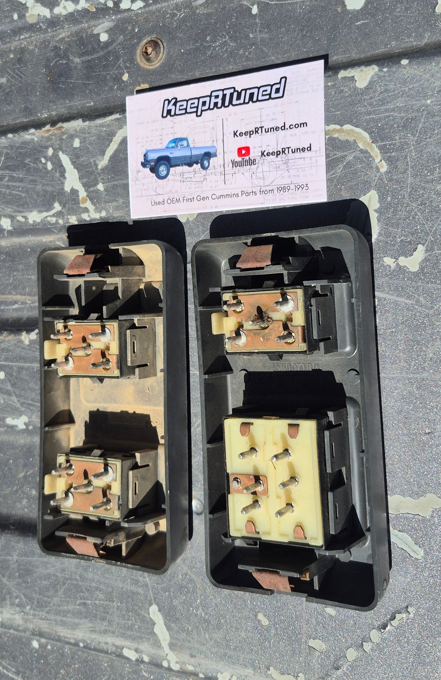 Power Door Panel - Door Lock Switch / Window Button Bezel Pair + Buttons Grey