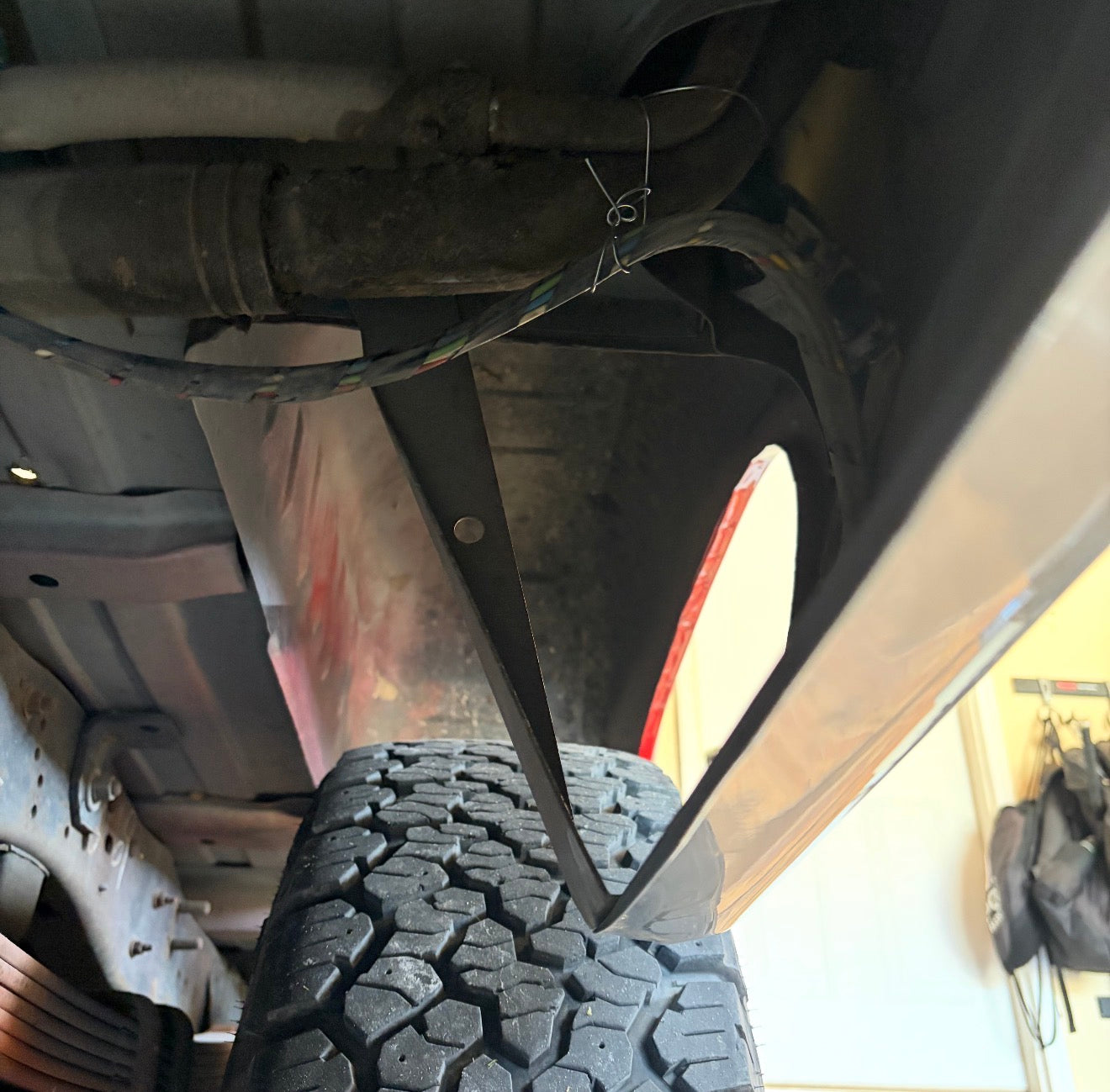 Bed Reinforcement Body Brace For Driver Side Bedsid (Stock Picture)
