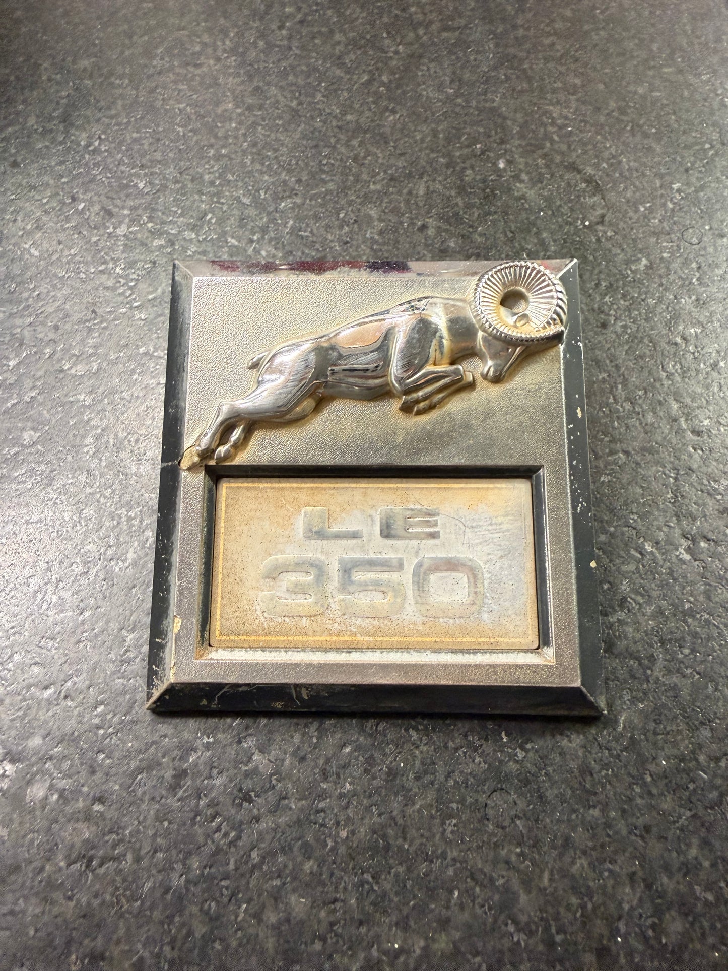 Ram LE 350 Emblem