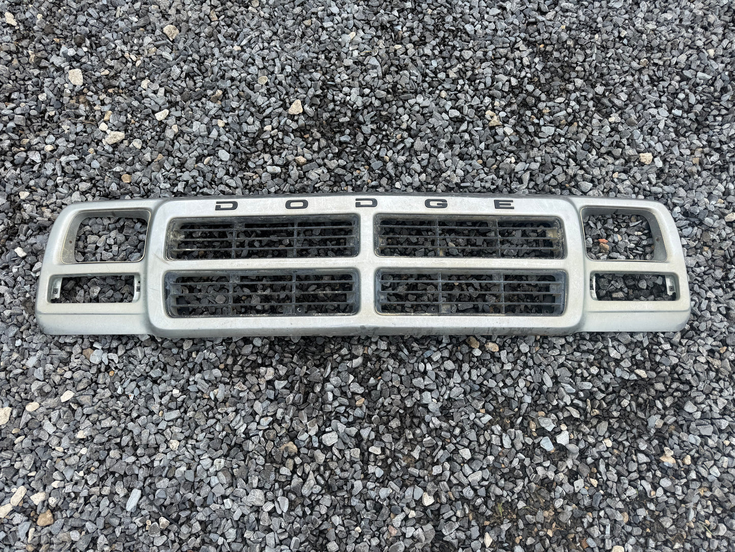 Grill Oem 91-93 Dodge Ram Good Shape (Has at least one crack local pickup)