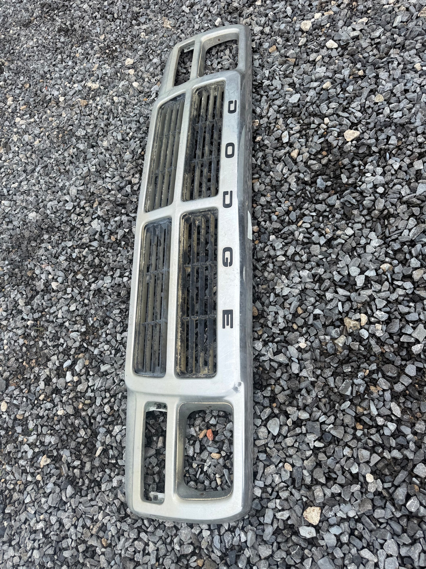 Grill Oem 91-93 Dodge Ram Good Shape (Has at least one crack local pickup)