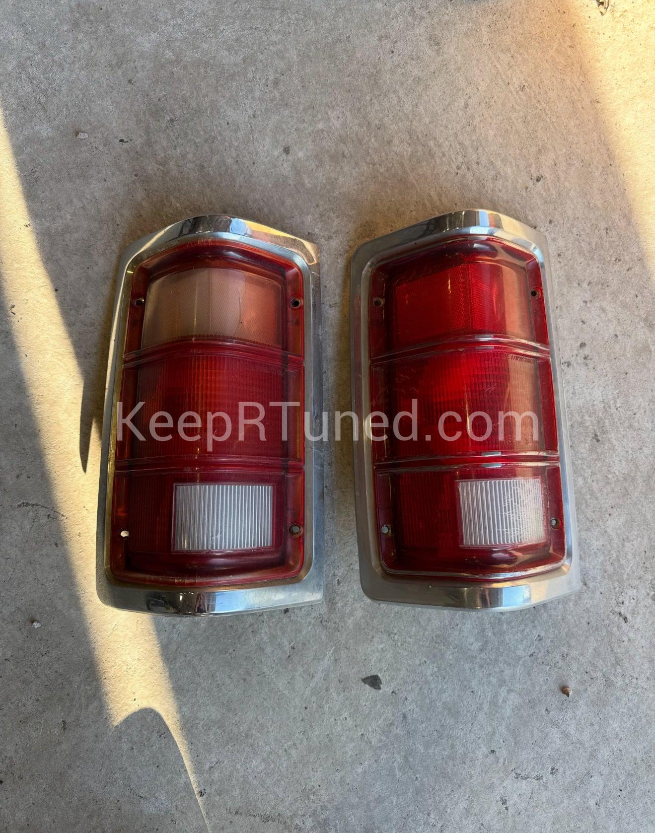 Side Moulding LE Trim And Tail Light Pair