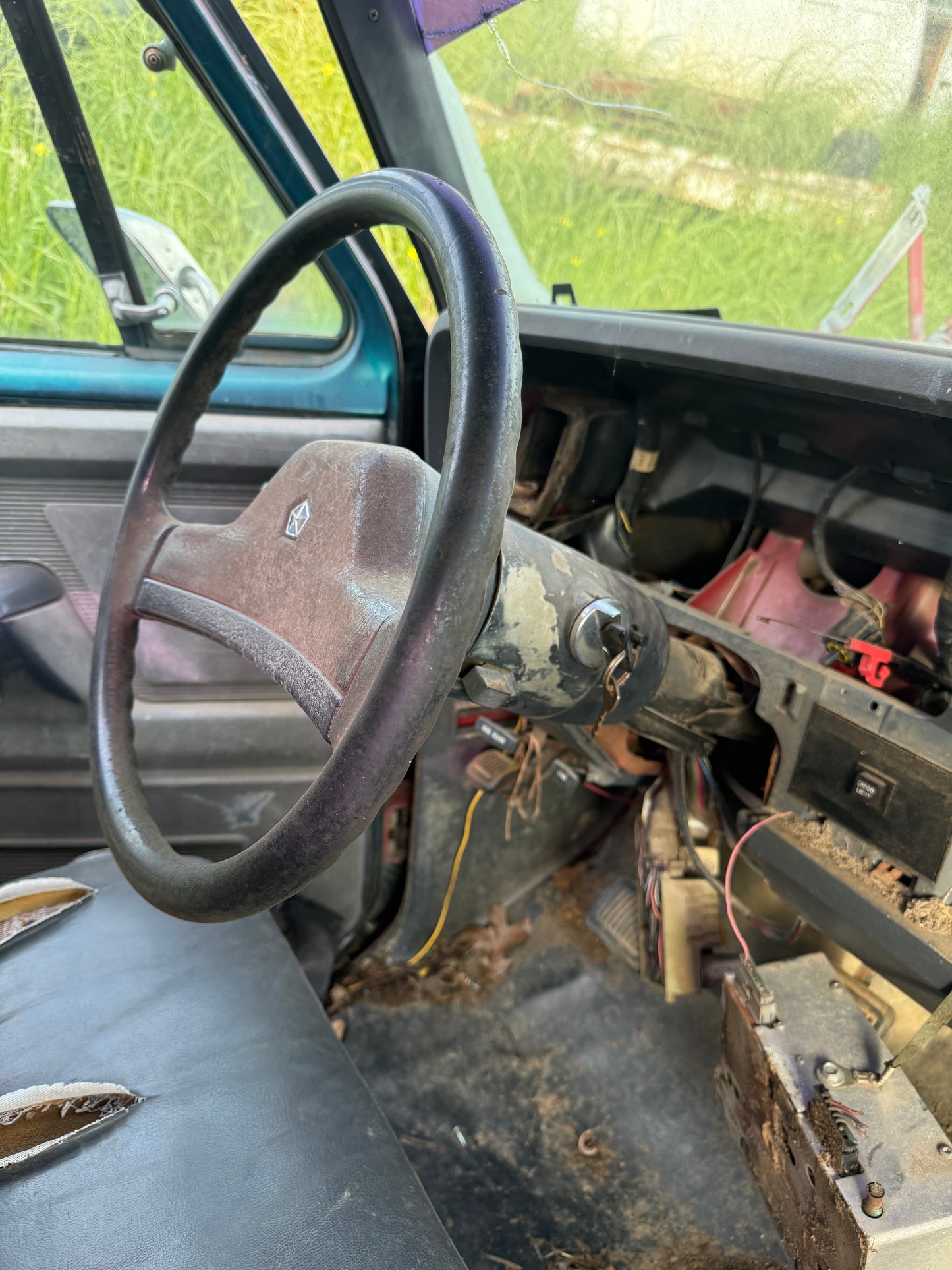 Steering Column 89-90 Dodge Ram Cummins Manual (No Tilt) With Turn Signal And Wiper Controls, Ignition And Key