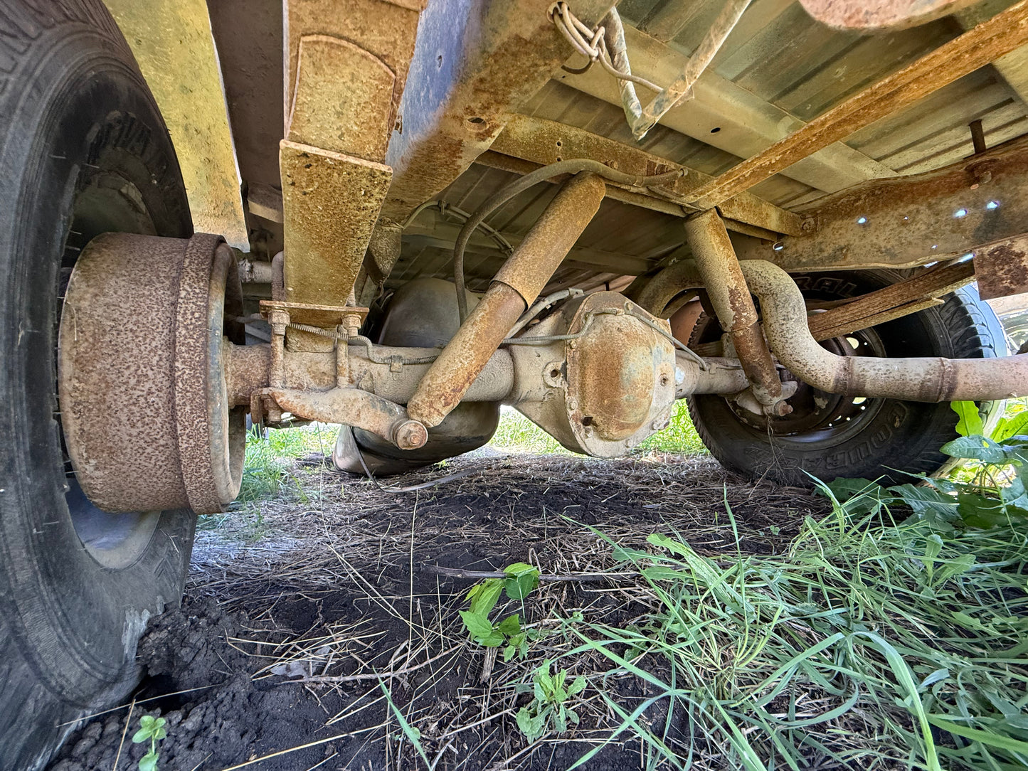 Single Wheel Rear End Axle 3.07 Gears 1st Gen Cummins 89-91 Dodge Ram (Local pickup or extra for freight)