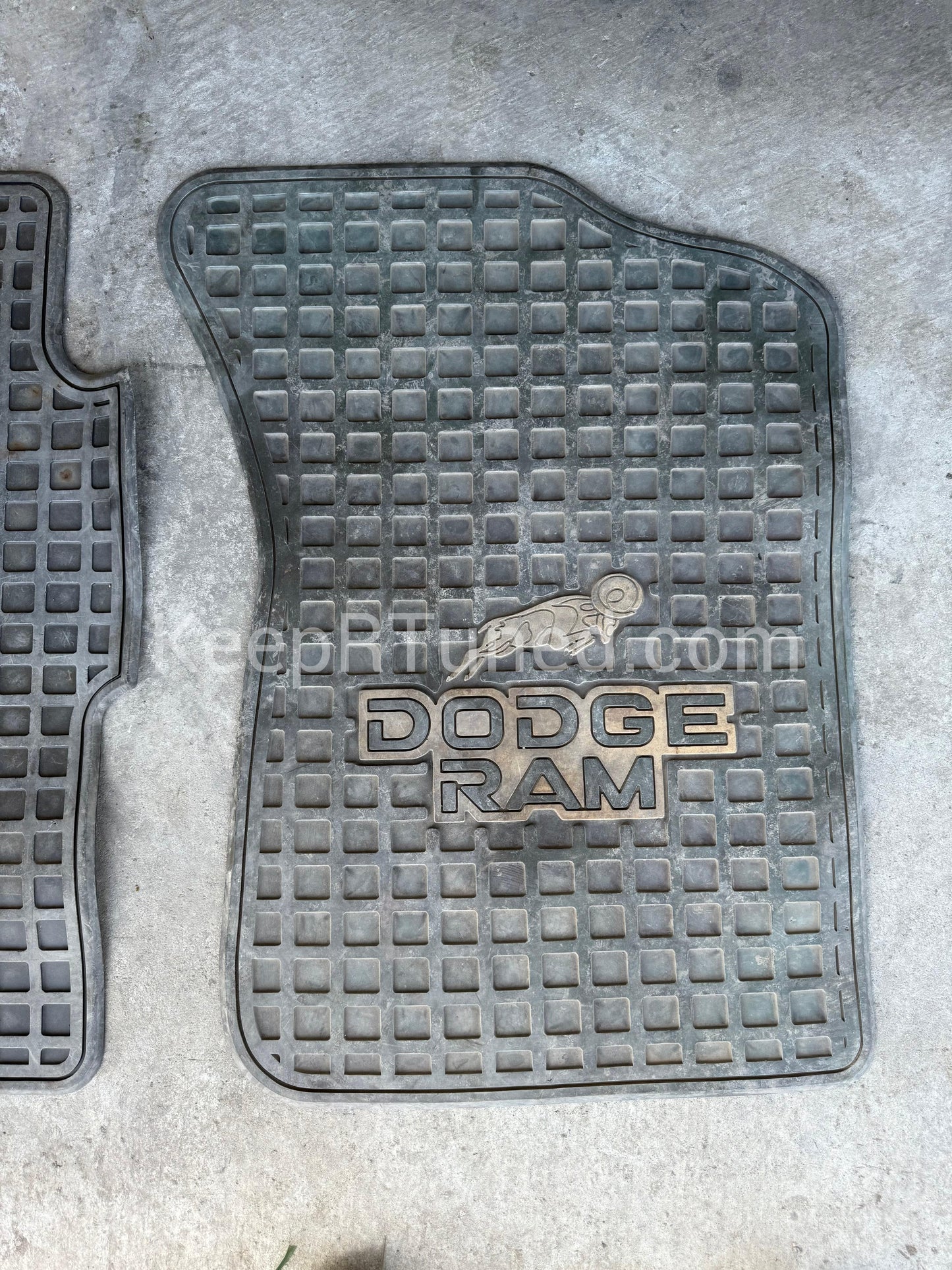 Dealer Option Floor Mat Set Large Hump Pair