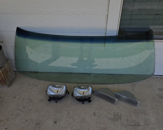 Windshield (Crack Free, Local Pickup Only)