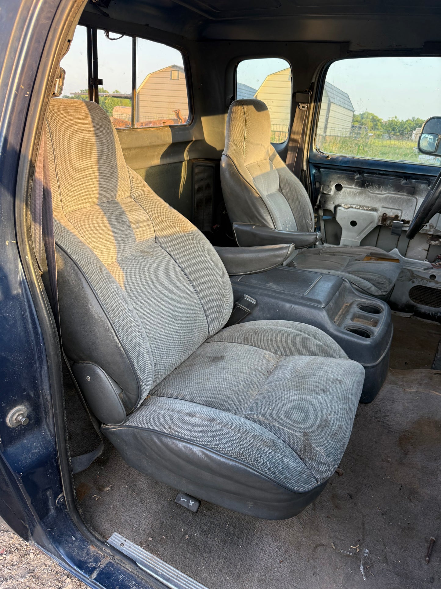 Bucket Seats with Center Console Grey (Local Pickup or extra for freight shipping) 92-93 First Gen Cummins