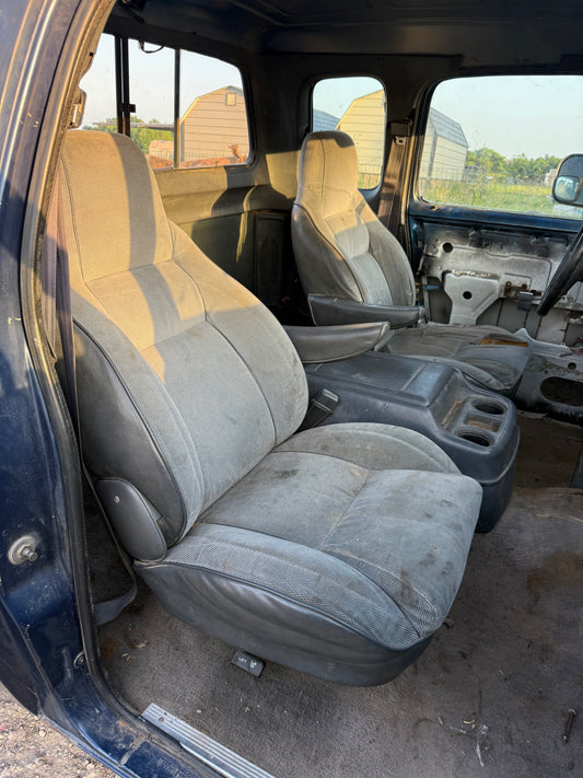 Bucket Seats with Center Console Grey (Local Pickup or extra for freight shipping) 92-93 First Gen Cummins