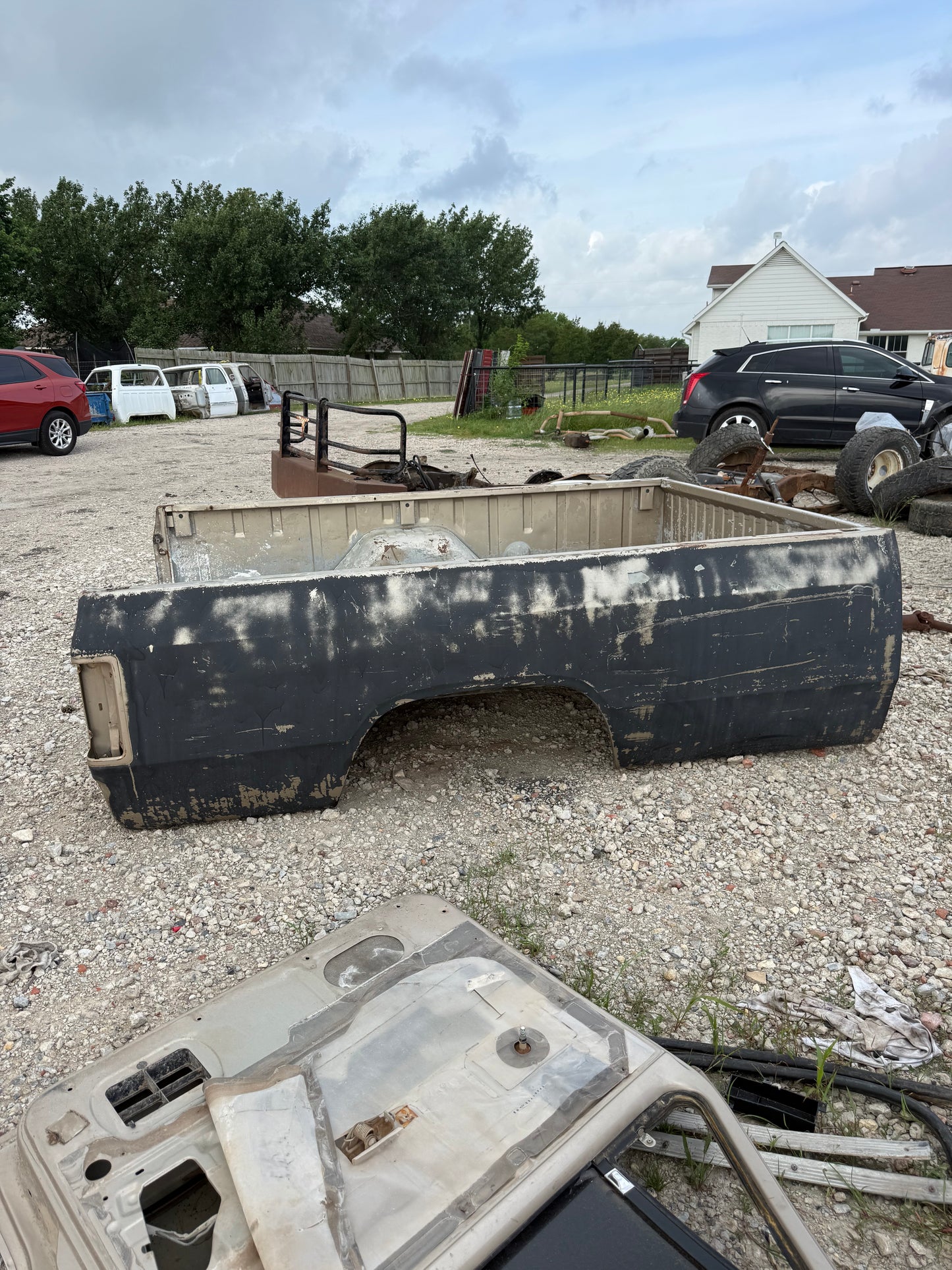 Black Single Wheel Bed First Gen (Local Pickup)