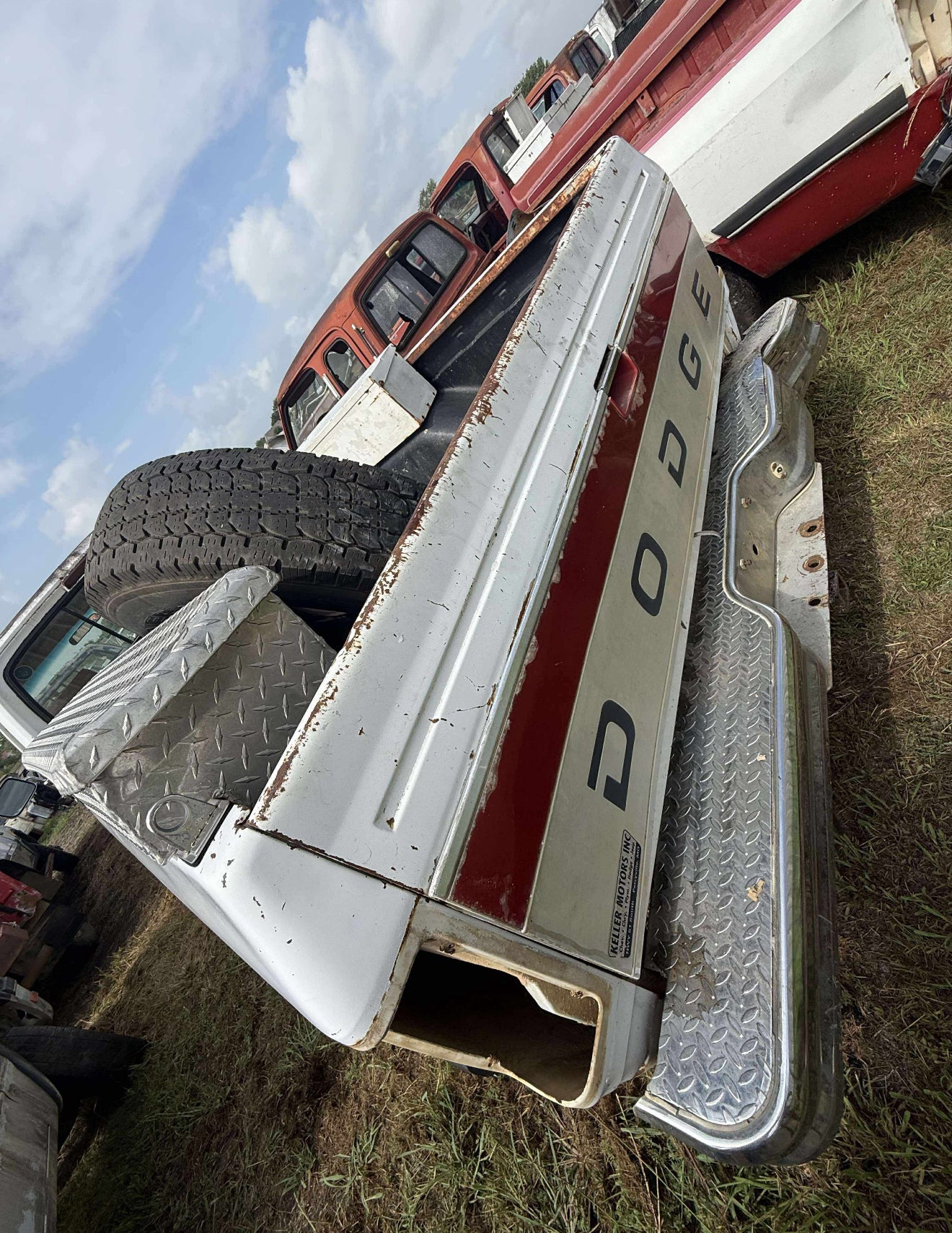 Tailgate All White LE Nice Shape! (Local pickup or extra for shipping)