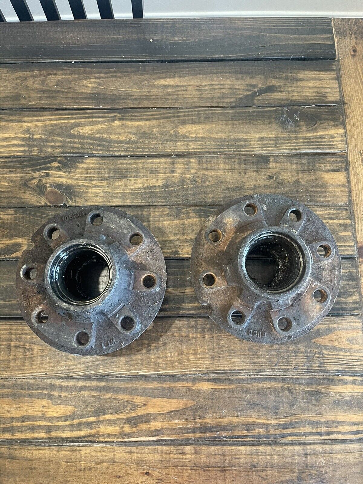 Front Wheel Bearing Hub Set of 2 (D250 2wd)